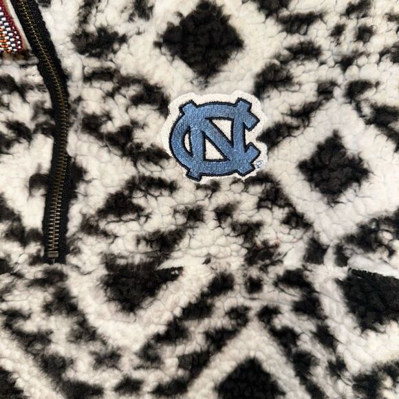 North Carolina Tar Heels Women’s 1/4 Zip Medium PULLOVER FLEECE Super Soft Press - Picture 1 of 6